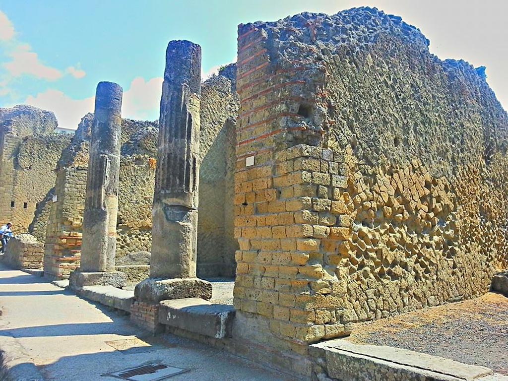 Cardo V, Herculaneum, photo taken between October 2014 and November 2019.
Looking north towards Ins. Or. II.4 with two large columns, on east side of roadway. Photo courtesy of Giuseppe Ciaramella.